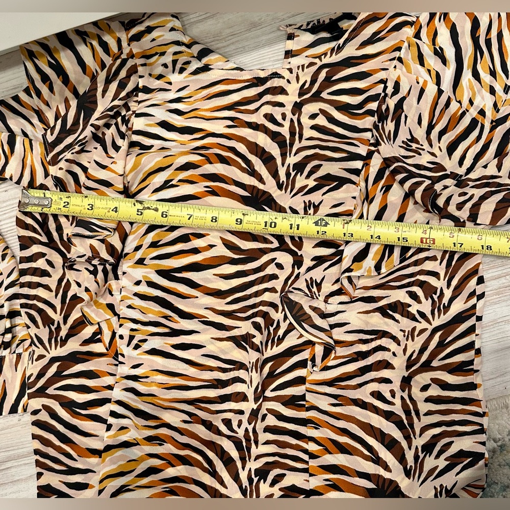 Who What Wear Women's Zebra Print Ruffle Long Sleeve Top Small NWOT - Picture 5 of 7